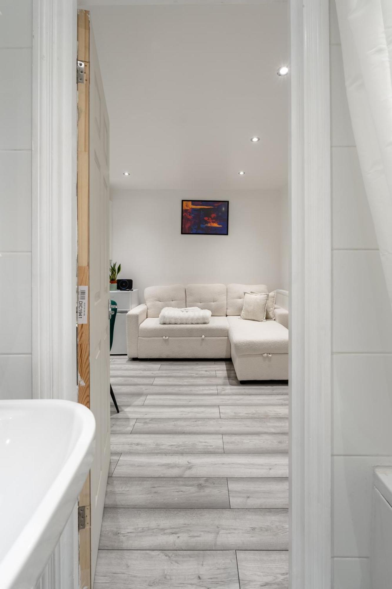 Beautiful Flat Near Central London - Entire Flat - Equipped Kitchen - Private Bathroom Екстер'єр фото