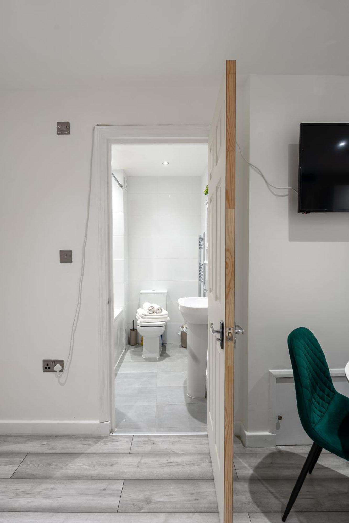 Beautiful Flat Near Central London - Entire Flat - Equipped Kitchen - Private Bathroom Екстер'єр фото