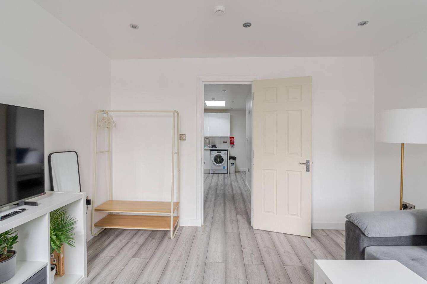 Beautiful Flat Near Central London - Entire Flat - Equipped Kitchen - Private Bathroom Екстер'єр фото